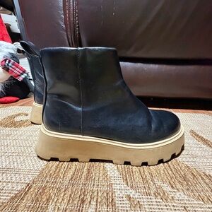 ZARA Black Ankle Boots with Tan Sole - super cute! Size 7.5-8/38 euro